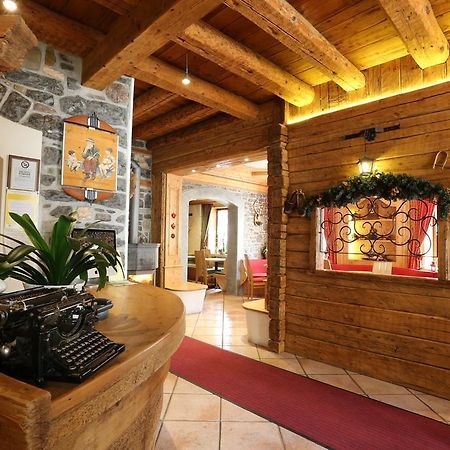 Albergo Centrale Forni di Sopra Exteriör bild