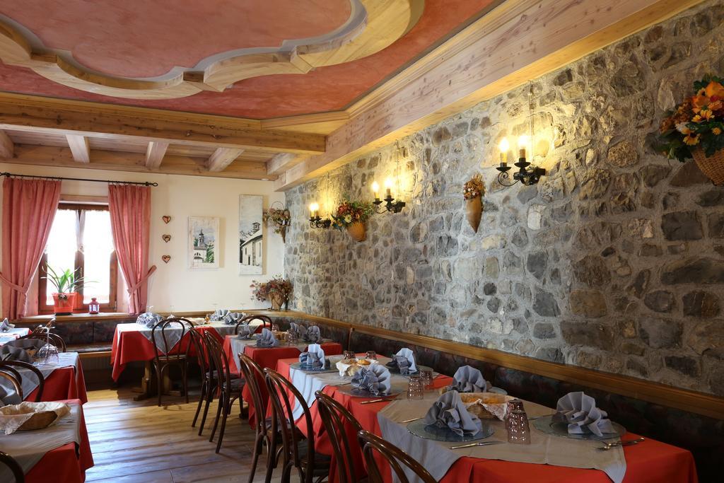 Albergo Centrale Forni di Sopra Exteriör bild