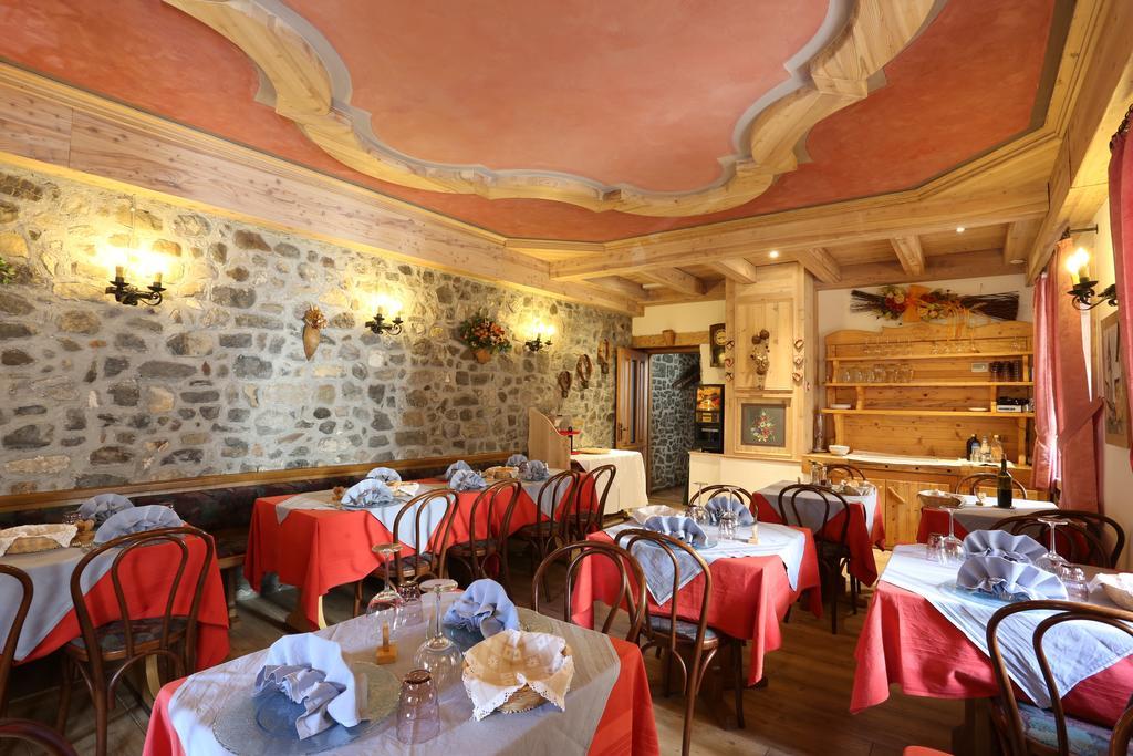 Albergo Centrale Forni di Sopra Exteriör bild