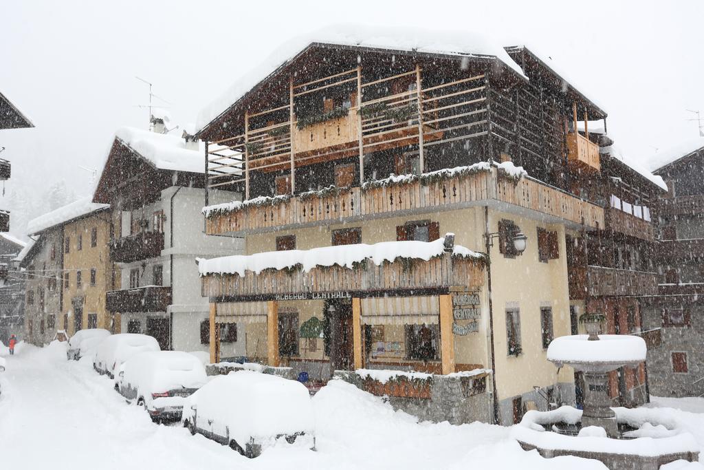 Albergo Centrale Forni di Sopra Exteriör bild