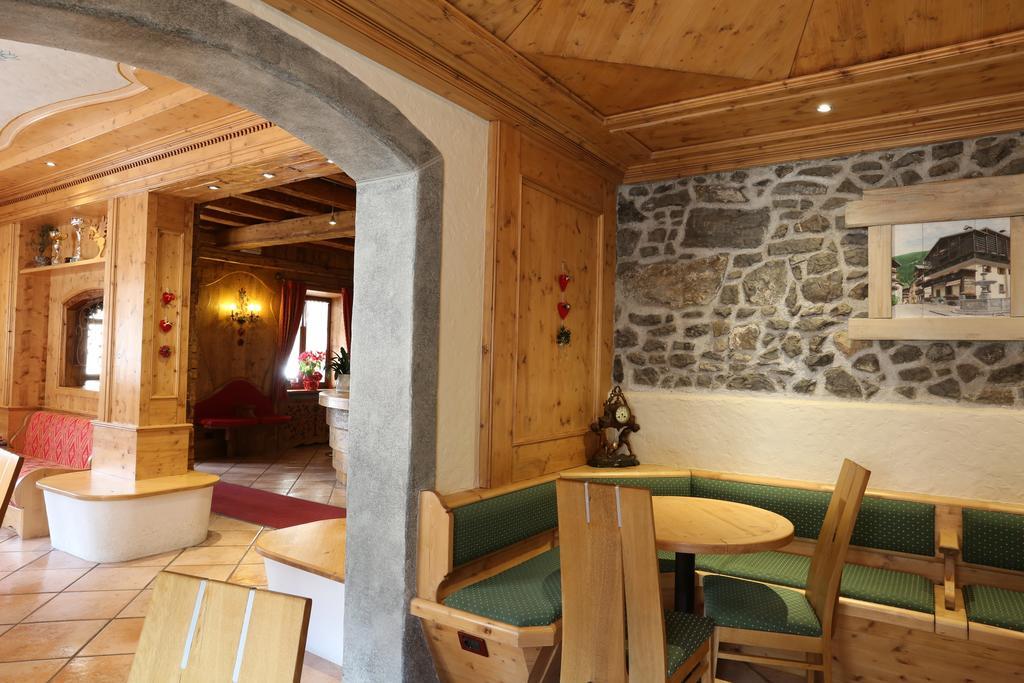 Albergo Centrale Forni di Sopra Exteriör bild