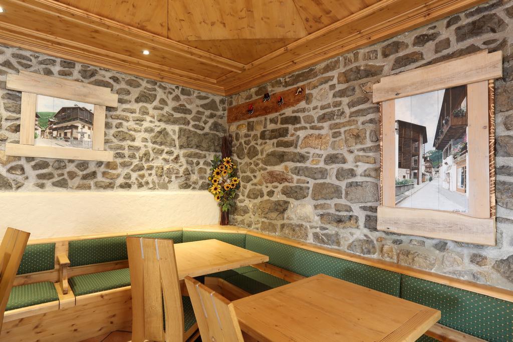 Albergo Centrale Forni di Sopra Exteriör bild