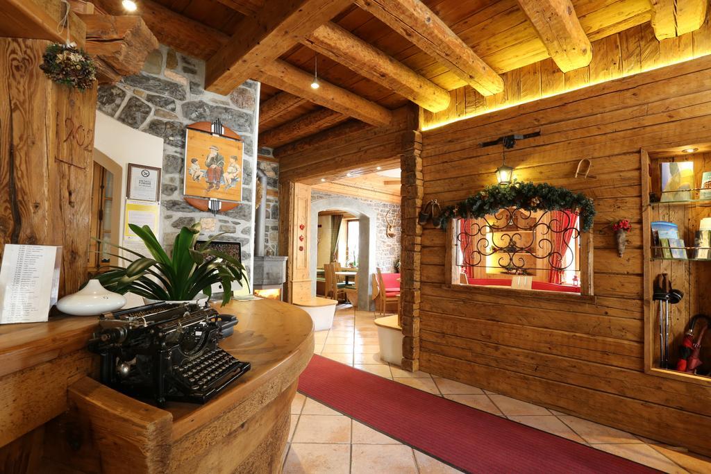 Albergo Centrale Forni di Sopra Exteriör bild