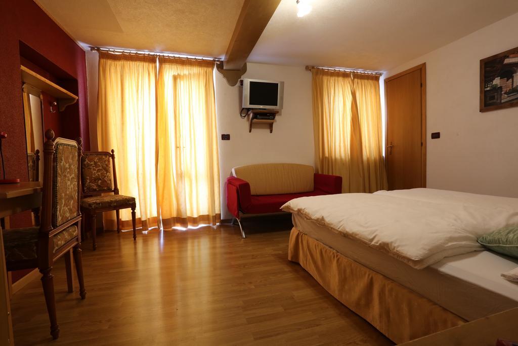 Albergo Centrale Forni di Sopra Rum bild