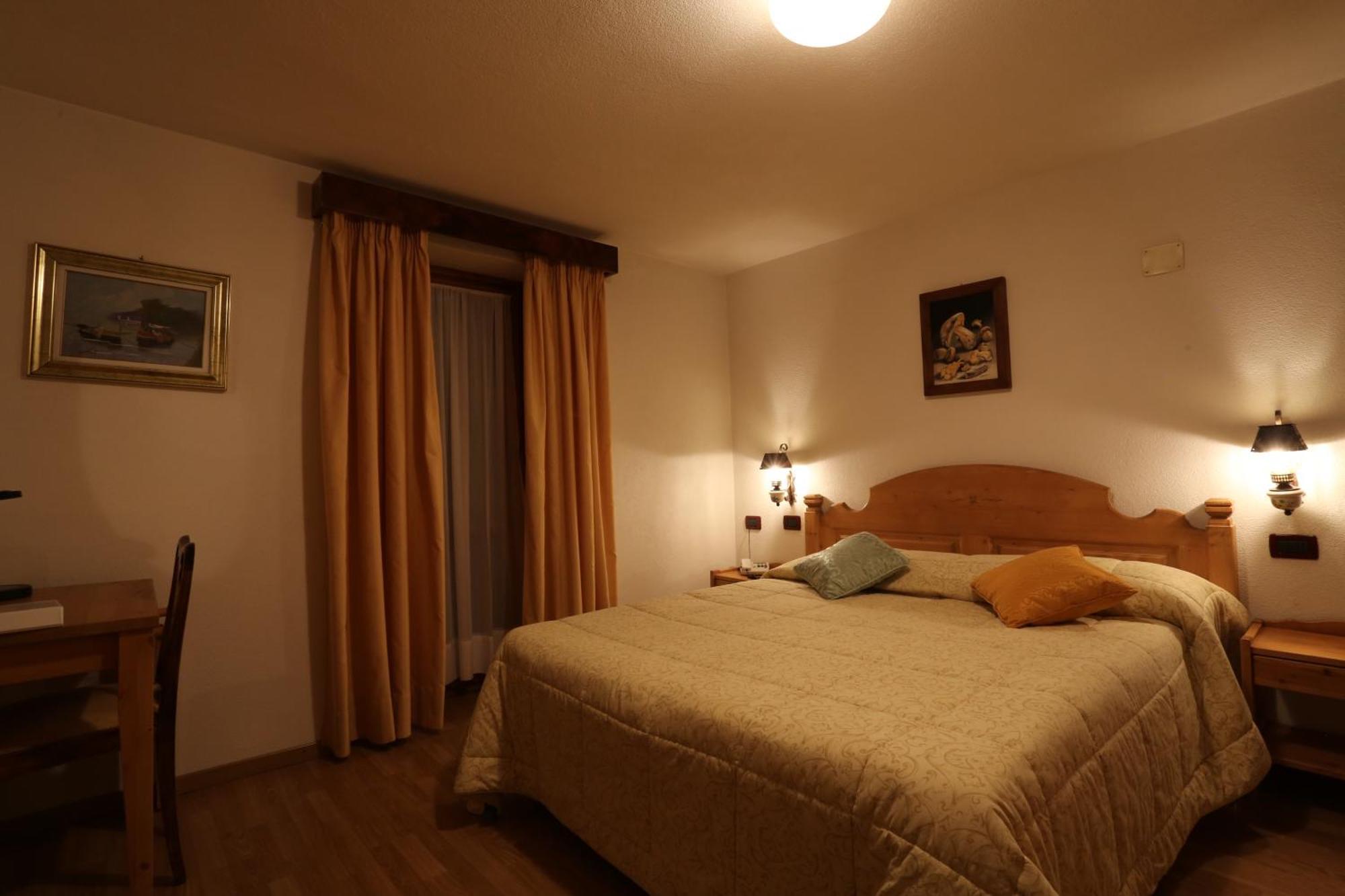 Albergo Centrale Forni di Sopra Rum bild
