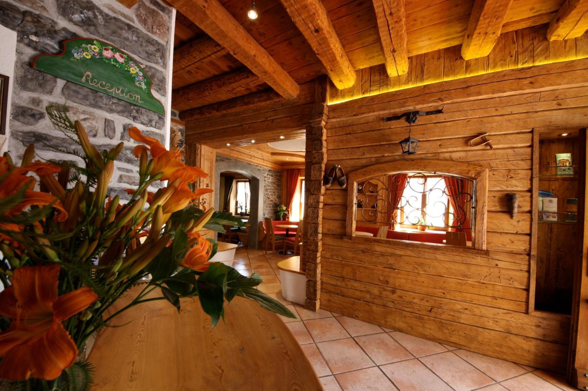 Albergo Centrale Forni di Sopra Exteriör bild