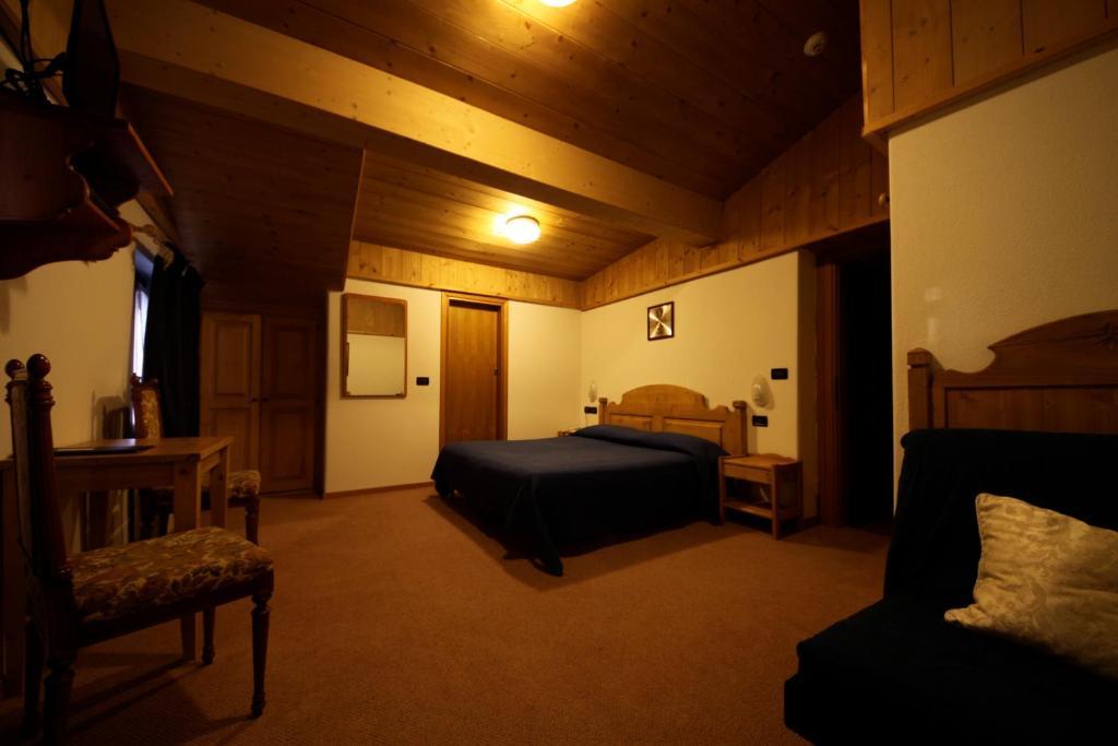 Albergo Centrale Forni di Sopra Exteriör bild
