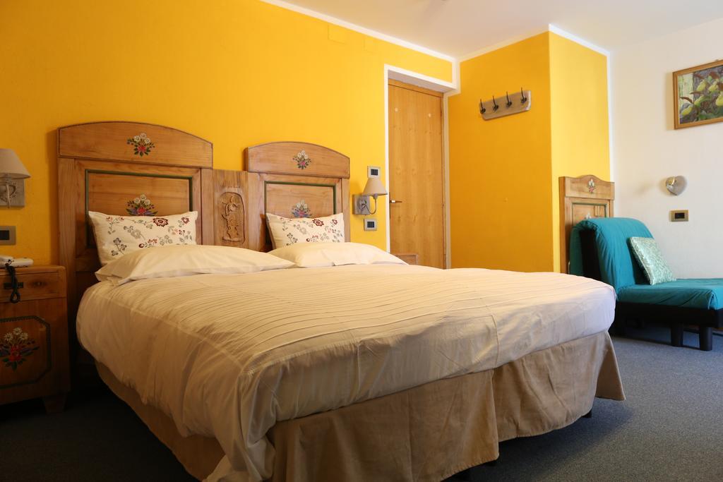 Albergo Centrale Forni di Sopra Exteriör bild
