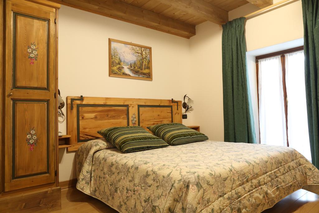 Albergo Centrale Forni di Sopra Exteriör bild