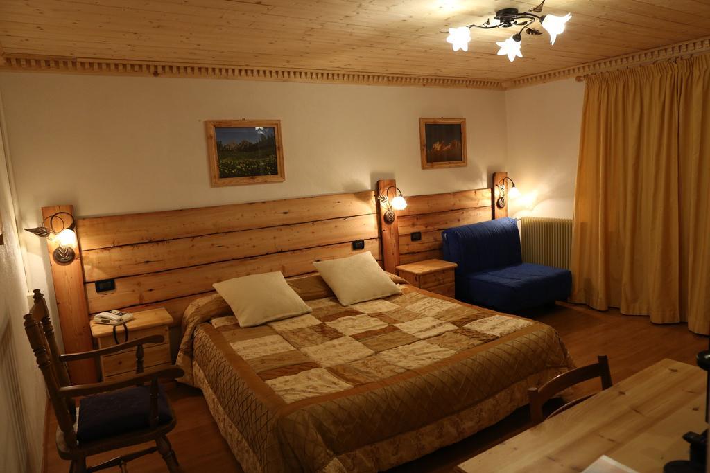 Albergo Centrale Forni di Sopra Exteriör bild