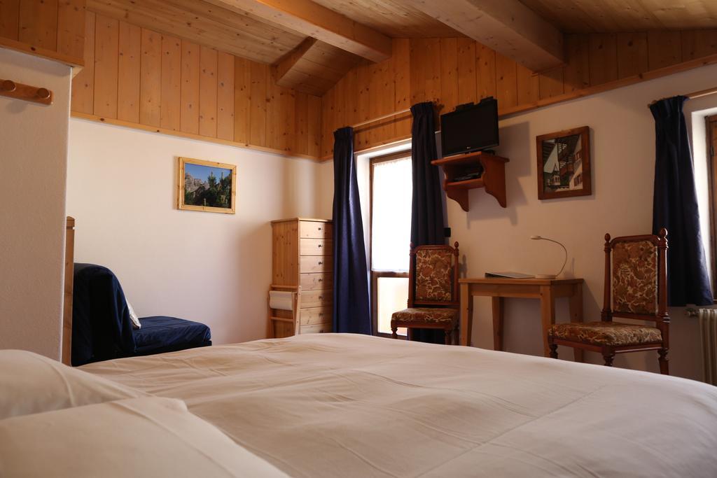 Albergo Centrale Forni di Sopra Exteriör bild