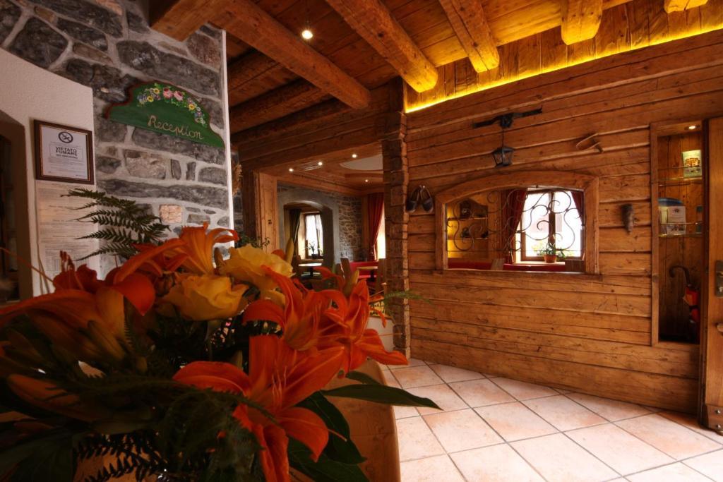 Albergo Centrale Forni di Sopra Exteriör bild