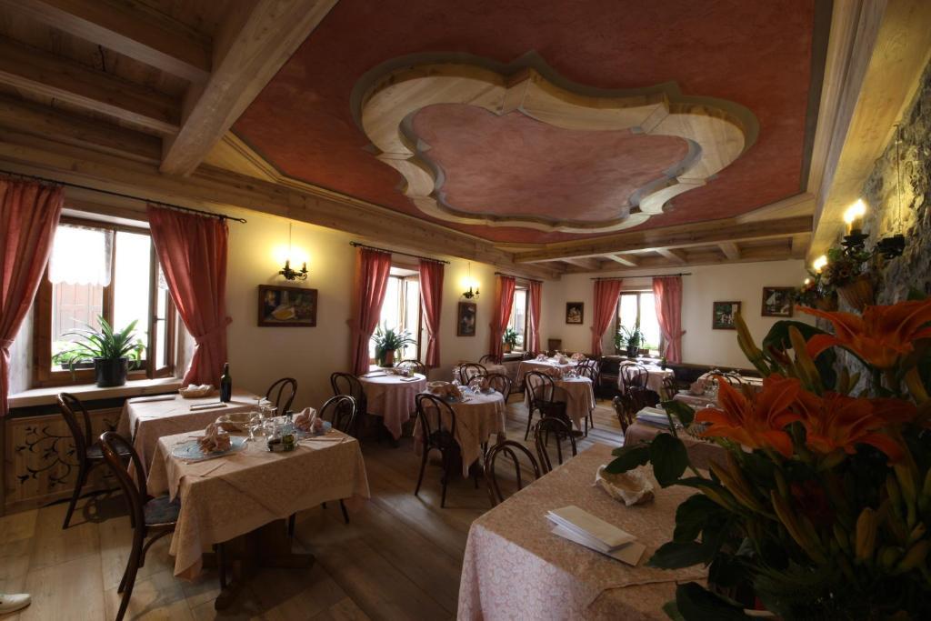 Albergo Centrale Forni di Sopra Exteriör bild