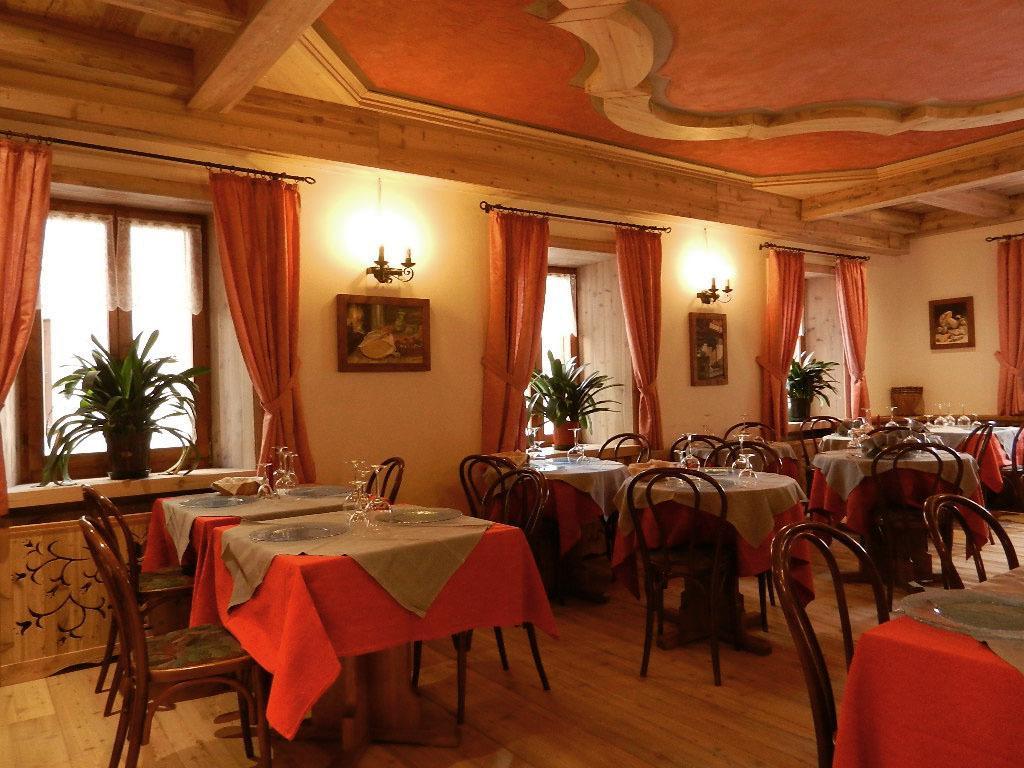 Albergo Centrale Forni di Sopra Exteriör bild
